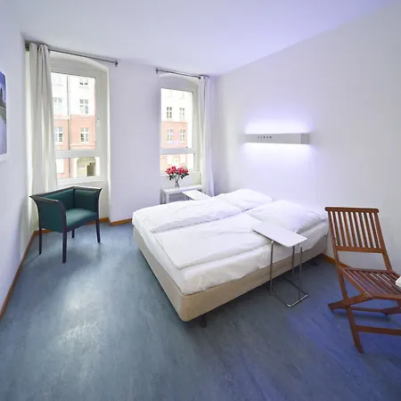Old Town Hostel *